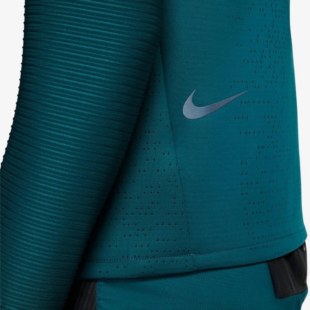 ✔️NIKE TECH PACK REFLECTIVE RUNNING SHIRT - Picture 4 of 13